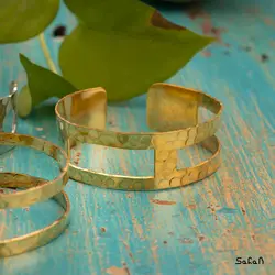 دستبند باز النگویی برنجی مدل اطلسی