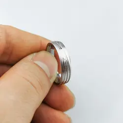 حلقه ست استیل رنگ نقره ای با خط های ظریف طرح طلا