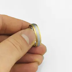 حلقه ست استیل رنگ نقره ای و مات با خط طلایی ظریف طرح طلا