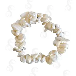 دستبند با مهره های صدف های نامنظم اصل دریایی به رنگ سفید کد ZD1001PH - آترادُر
