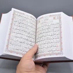 قرآن جیبی نفیس با محفظه کشویی و جلد طرح چرم