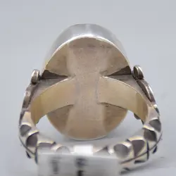 انگشتر عقیق یمنی خطی تراشدار 