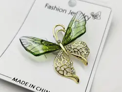 خرید سنجاق سینه طرح پروانه با کریستال شفاف • گالری بدلیجات ترنج