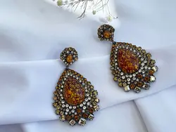 گوشواره مجلسی با سنگ طرح رزین قهوه ای کد GO207 &bull; گالری بدلیجات ترنج