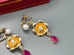 گوشواره طرح گل و مروارید با آویز کریستالی • گالری بدلیجات ترنج