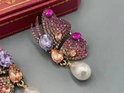 گوشواره نگین کاری پروانه صورتی &bull; گالری بدلیجات ترنج