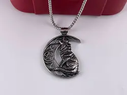 خرید گردنبند گرگ روی ماه سیاه قلم &bull; گالری بدلیجات ترنج