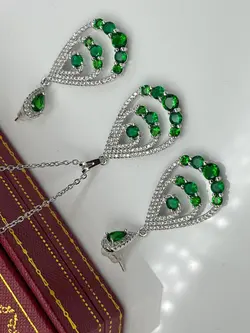 نیم ست گوشواره و گردنبند مجلسی با نگین سبز &bull; گالری بدلیجات ترنج