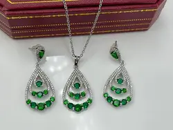 نیم ست گوشواره و گردنبند مجلسی با نگین سبز &bull; گالری بدلیجات ترنج