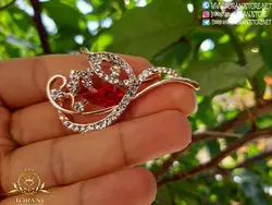 سنجاق سینه انار و چشم نظر رز گلد نگین دار • گالری بدلیجات ترنج