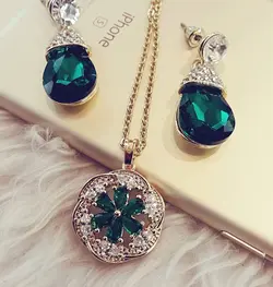 گوشواره تک سبز و پلاک تک سبز رنگ ثابت • گالری بدلیجات ترنج