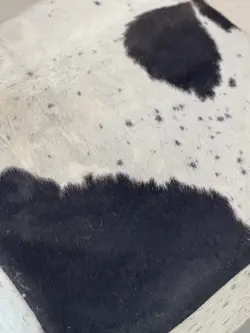 پاف پوستی دوخته شده با پوست طبیعی گاو اسپانیایی