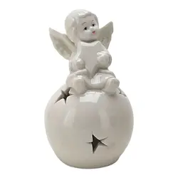 مجسمه فرشته روی گوی