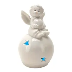 مجسمه فرشته روی گوی