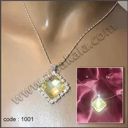 گردنبند طرح جواهر نگین دار