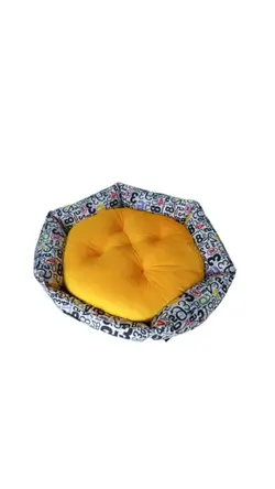 جای خواب مدل شش ضلعی دارای تکیه‌گاه ninapet