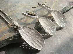 ست آویز و گوشواره تمام نگین