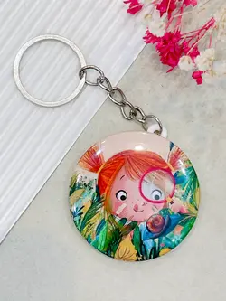 جاسوییچی فلزی دختر و ذره بین