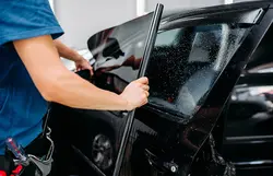 اجرای برچسب دودی شیشه خودرو برلیانس کراس (نصب در محل)