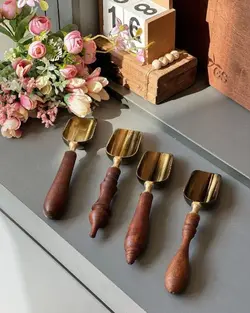 قاشق آجیل طلایی دسته چوبی P0067 - فروشگاه اینترنتی 70کالا با تخفیفهای هیجان انگیز
