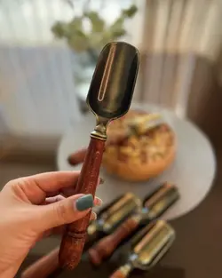 قاشق آجیل طلایی دسته چوبی P0067 - فروشگاه اینترنتی 70کالا با تخفیفهای هیجان انگیز