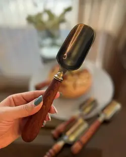 قاشق آجیل طلایی دسته چوبی P0067 - فروشگاه اینترنتی 70کالا با تخفیفهای هیجان انگیز