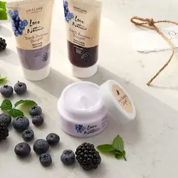 کرم صورت ماست و توت سیاه لاونیچر