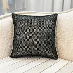 کوسن مربعی طرح ماریتا ساده مشکی طلایی