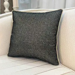 کوسن مربعی طرح ماریتا ساده مشکی طلایی