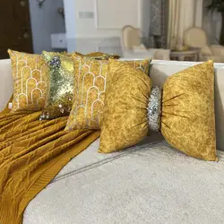 ست کوسن 4 عددی طرح کسری مخمل خردلی چرم نقره ای اکلیلی