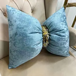 کوسن پاپیونی طرح مخمل آبی ابروبادی شاین