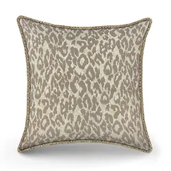 کوسن مربعی طرح ماریتا مخمل کرم نسکافه پلنگی