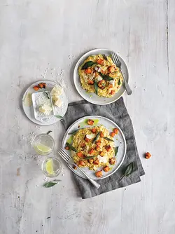 مایکروویو برند KENWOOD|مدل MWM42.000BK | ظرفیت 42 لیتری| 1100 واتی| با گریل| صفحه نمایش دیجیتال| 5 سطح قدرت| عملکرد یخ زدایی| فولاد ضد زنگ| منوی خودکار| تایمر 99 دقیقه| عملکرد ساعت|مشکی و نقره ای زمان تحویل 2 تا 3 هفته کاری