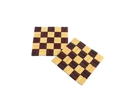 زیر قابلمه ای چوبی شطرنجی