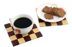 زیر قابلمه ای چوبی شطرنجی