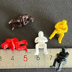 ماکت آدمک اسکیمو نشسته  2 سانتیمتر بسته 5 عددی