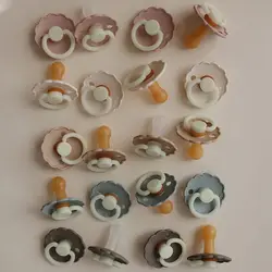پستانک کلاسیک فیریگ سایز 0 تا 6(شب تاب) ماه کد frigg FC1032
