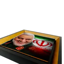 تابلو کاشی شهید حاج قاسم و پرچم مدل 2ZG52