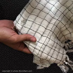 چفیه پنبه ای سفید رنگ، جنس مرغوب طرح ایرانی(خطوط مربعی)