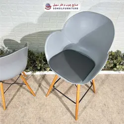 صندلی چوبی ایفلی مدرن مدل صدف چرمی دسته دار سهیل (صندلی فایبرگلاس نشکن)