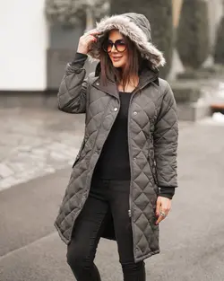 کاپشن مدل دینا