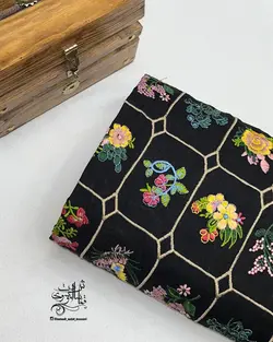 لینن سوزن دوزی هندی - با خط مشکی و طلایی