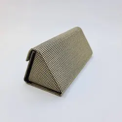 خرید کیف عینک آفتابی و طبی تاشو مثلثی با رنگ سفید و مشکی مدل 991626 | فروشگاه آرکوشاپ