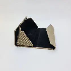 خرید کیف عینک آفتابی و طبی تاشو مثلثی با رنگ سفید و مشکی مدل 991626 | فروشگاه آرکوشاپ