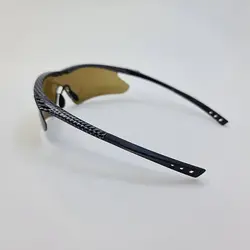 خرید عینک ورزشی با فریم مشکی شطرنجی و عدسی قهوه ای مدل 4-100 | فروشگاه آرکوشاپ