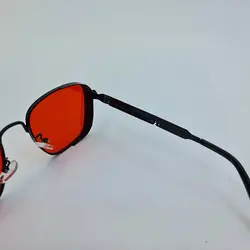 خرید عینک دید در شب با طرح پیچ و فنر، با فریم رنگ مشکی و لنز قرمز رنگ مدل 538 | فروشگاه آرکوشاپ