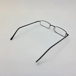 خرید عینک مطالعه با نمره چشم 1.50 و طرح خودکاری و قاب مشکی و زرد | فروشگاه آرکوشاپ
