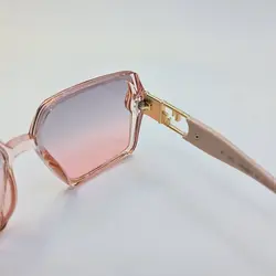 خرید عینک آفتابی برند فندی با فریم صورتی و عدسی دو رنگ سایه روشن مدل 6063 | فروشگاه آرکوشاپ