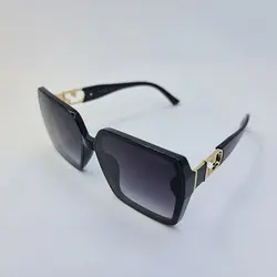 خرید عینک آفتابی مربعی شکل Fendi با فریم مشکی و لنز دودی سایه روشن مدل 6063 | فروشگاه آرکوشاپ