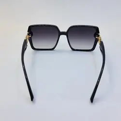 خرید عینک آفتابی مربعی شکل Fendi با فریم مشکی و لنز دودی سایه روشن مدل 6063 | فروشگاه آرکوشاپ